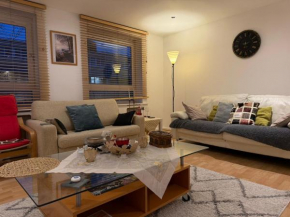 Nice 3bed apartment only 3 stops to London centre